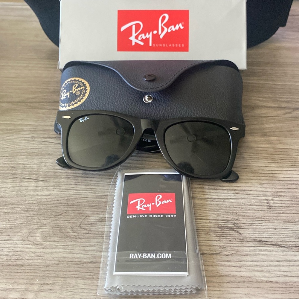 Ray-Ban Black Wayfarer Sunglasses